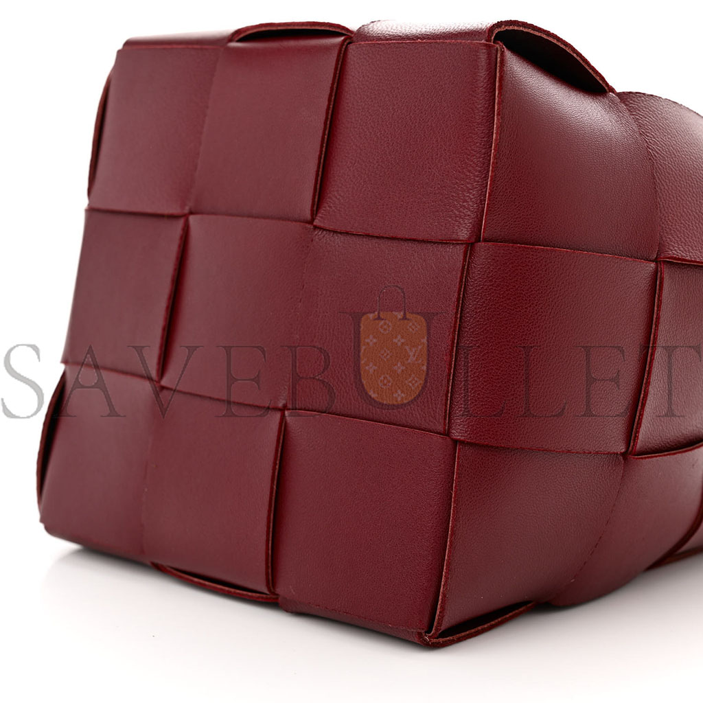 BOTTEGA VENETA NAPPA MAXI INTRECCIATO SMALL CASSETTE BUCKET BAG BORDEAUX (18*14*13cm)